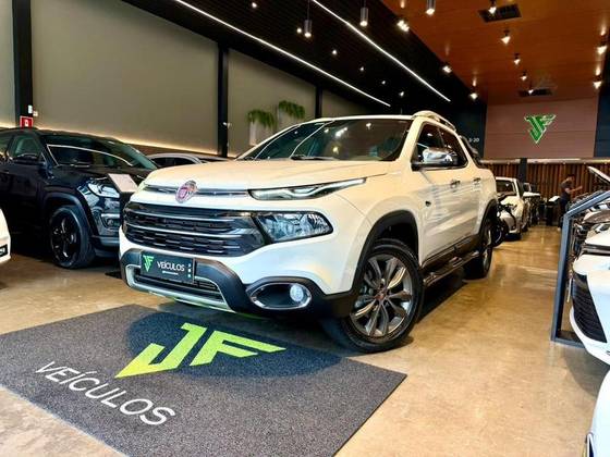 FIAT TORO 2.0 16V TURBO DIESEL ULTRA 4WD AT9 FIAT TORO 2.0 16V TURBO DIESEL ULTRA 4WD AT9